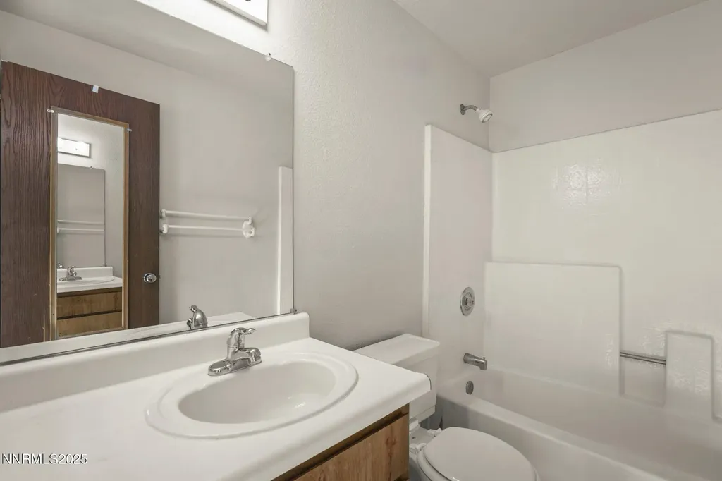 1675 Round Mountain Sparks NV 89434