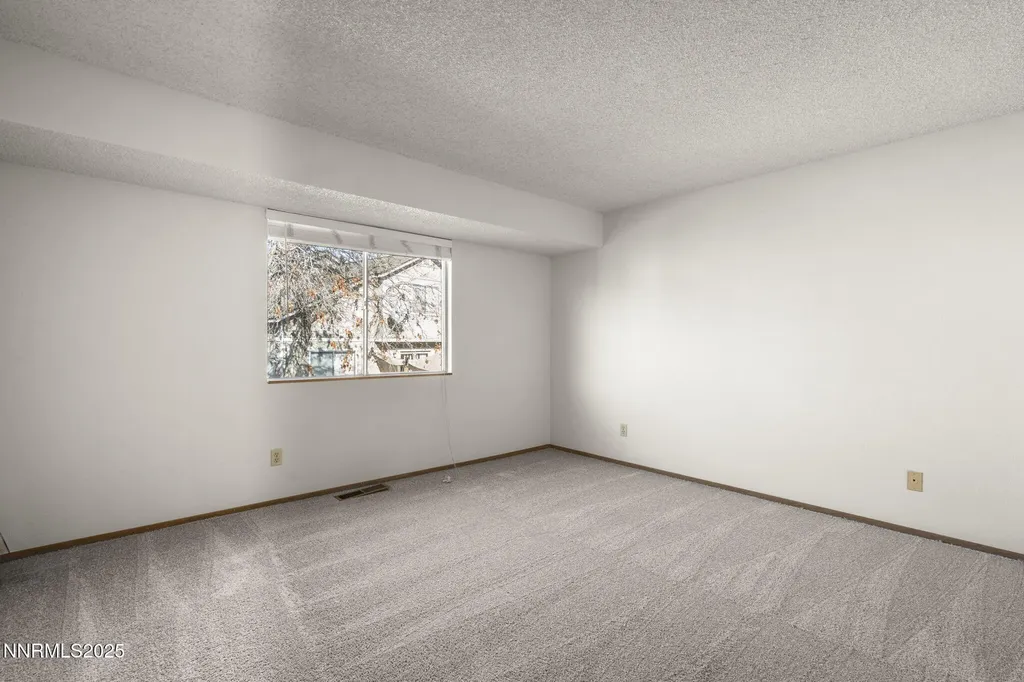 1675 Round Mountain Sparks NV 89434