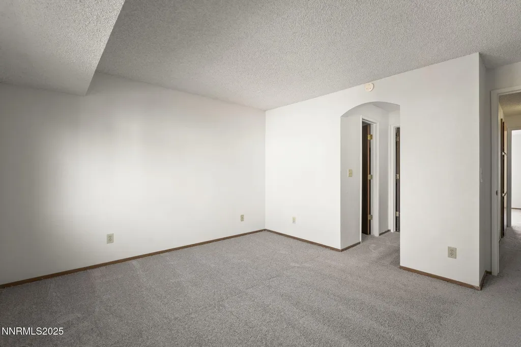 1675 Round Mountain Sparks NV 89434