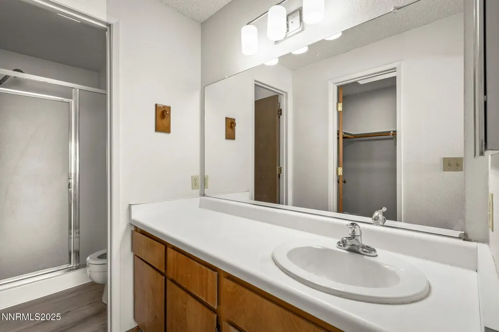 1675 Round Mountain Sparks NV 89434