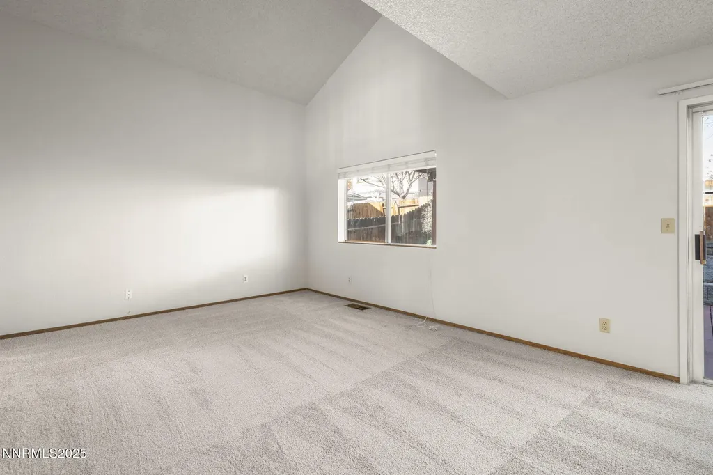 1675 Round Mountain Sparks NV 89434