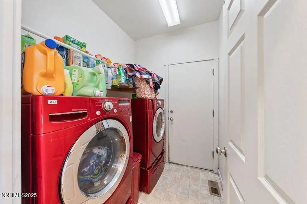 689 Canary Fernley NV 89408