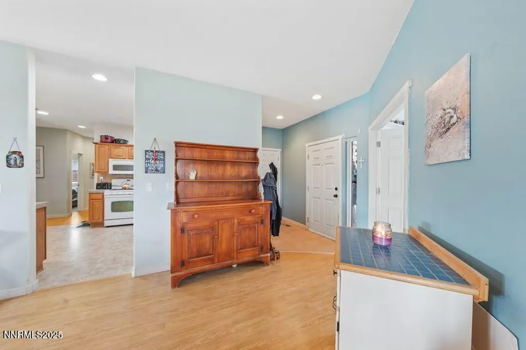 689 Canary Fernley NV 89408