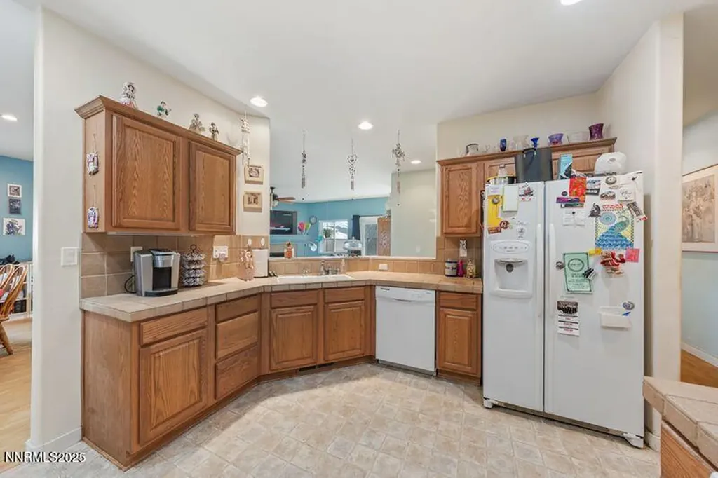 689 Canary Fernley NV 89408