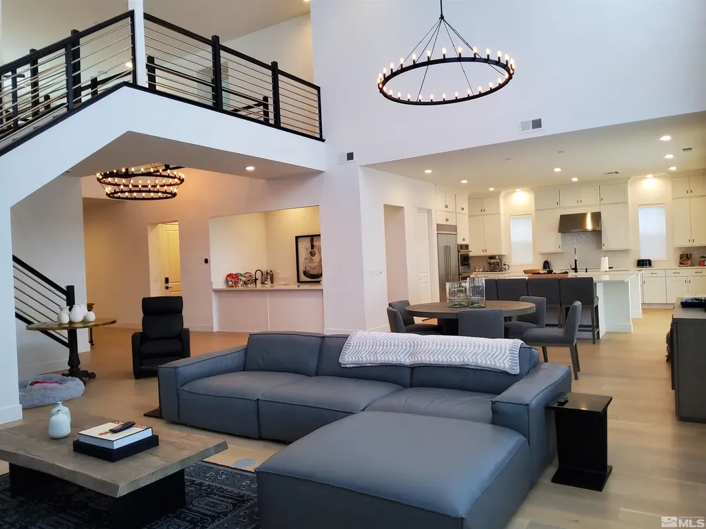 5449 Side Saddle Reno NV 89511