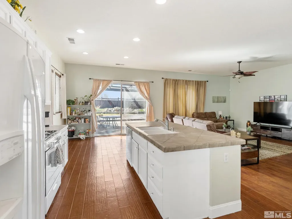 1194 Jasmine Fernley NV 89408