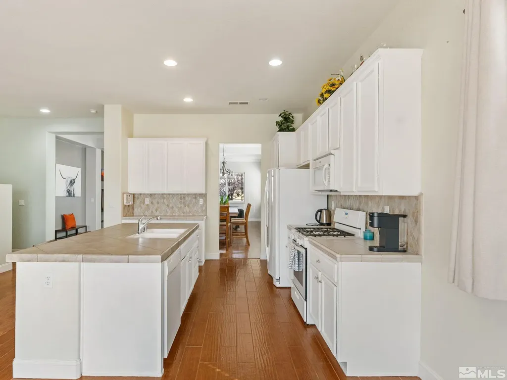 1194 Jasmine Fernley NV 89408