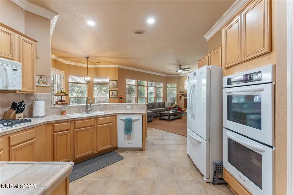 1556 Diamond Country Reno NV 89521
