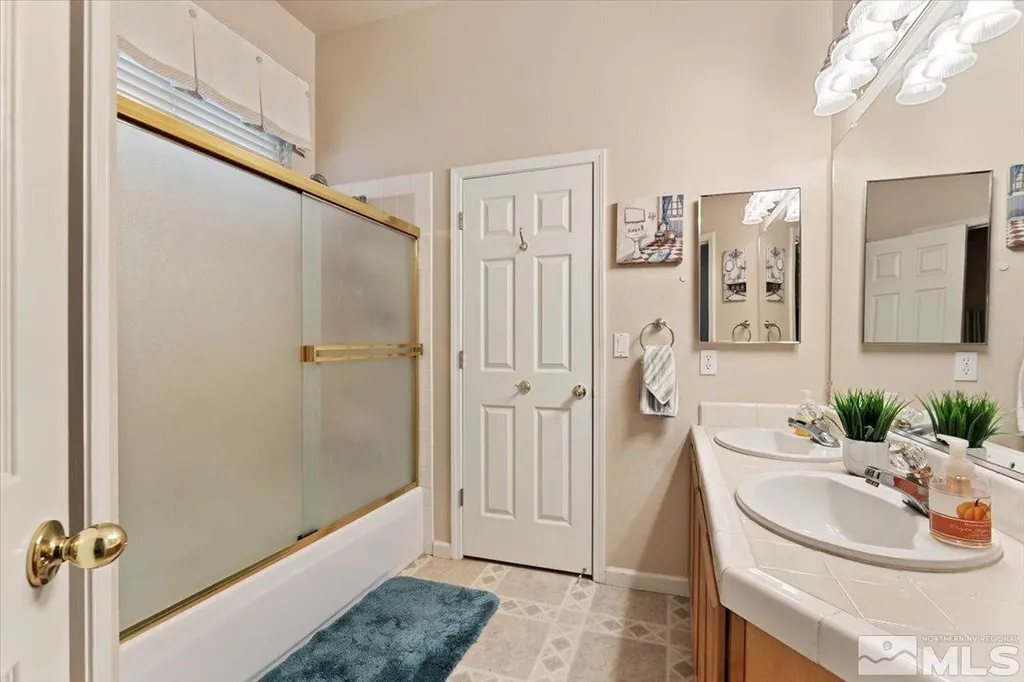 1556 Diamond Country Reno NV 89521