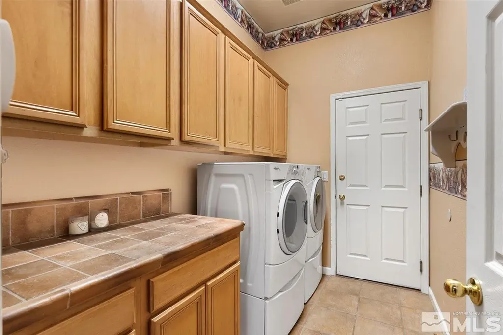 1556 Diamond Country Reno NV 89521
