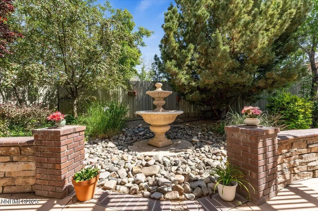 1556 Diamond Country Reno NV 89521