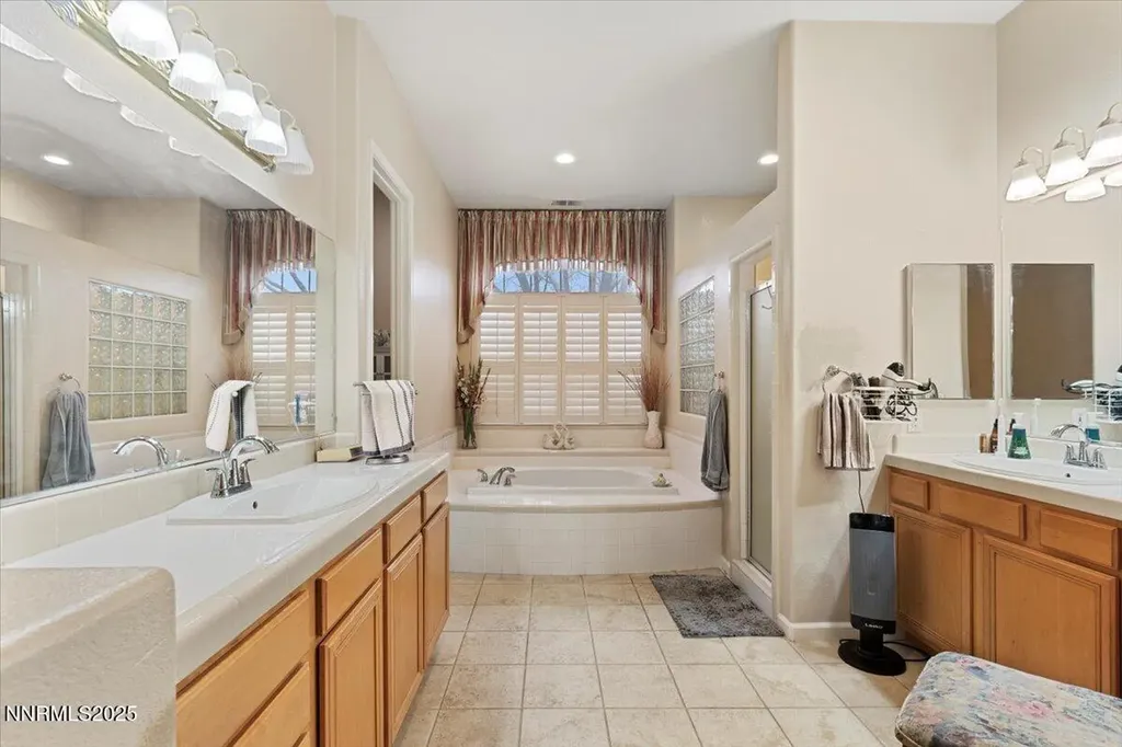 1556 Diamond Country Reno NV 89521