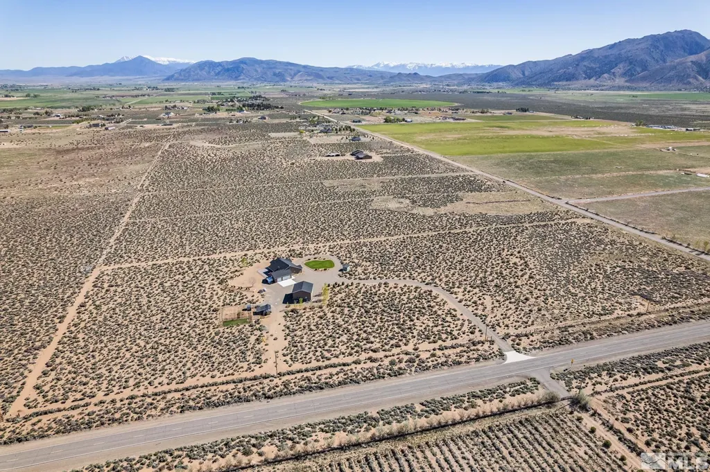 16 Hawk View Wellington NV 89444