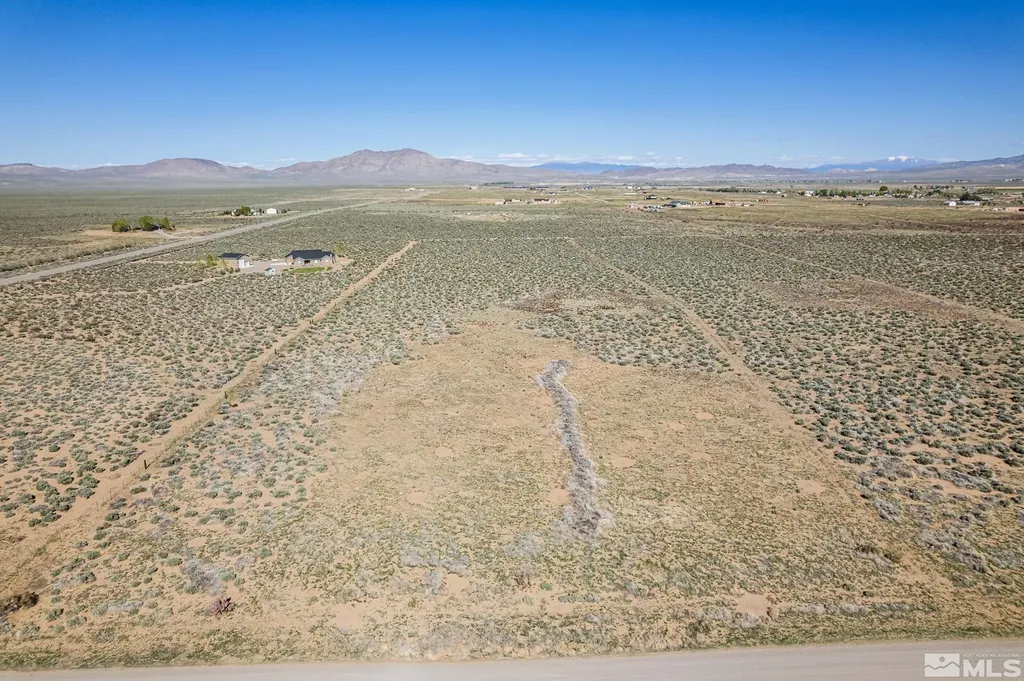 16 Hawk View Wellington NV 89444