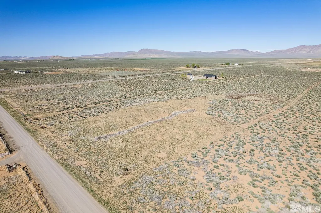 16 Hawk View Wellington NV 89444