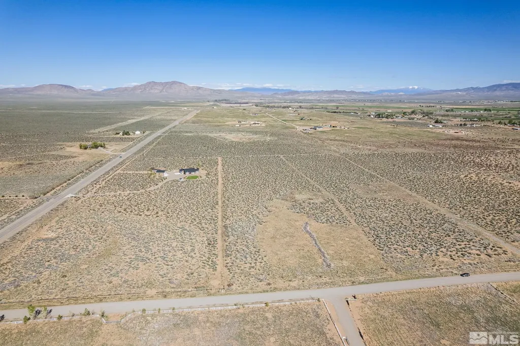 16 Hawk View Wellington NV 89444
