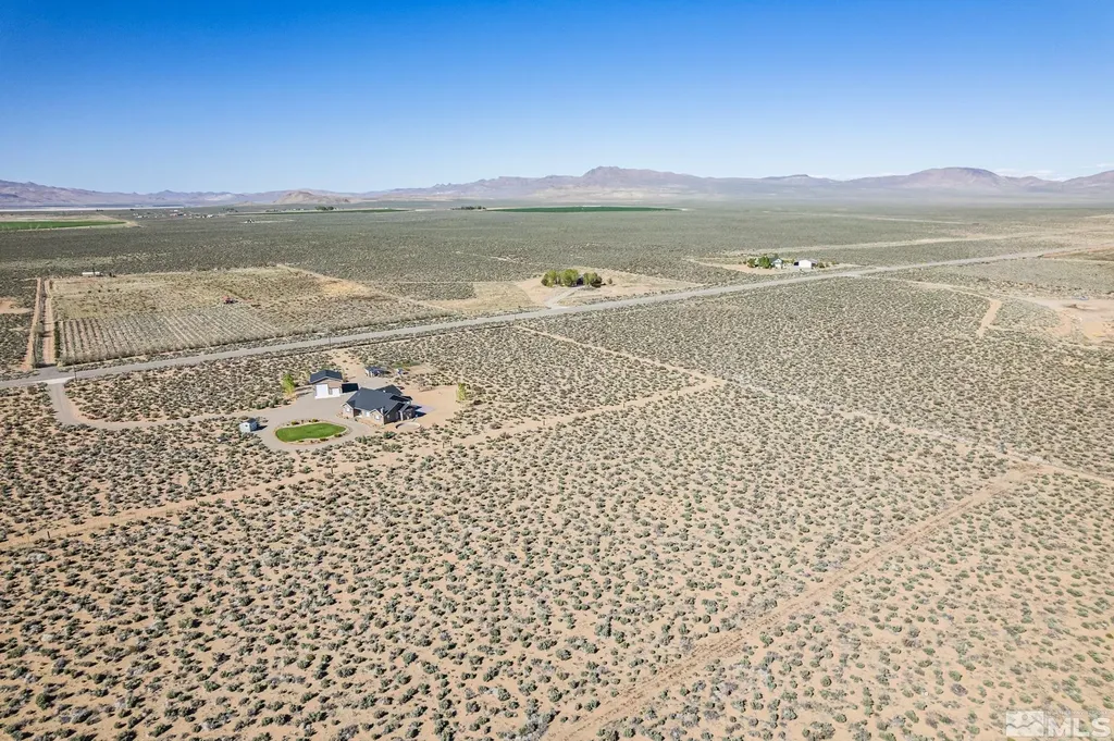 16 Hawk View Wellington NV 89444