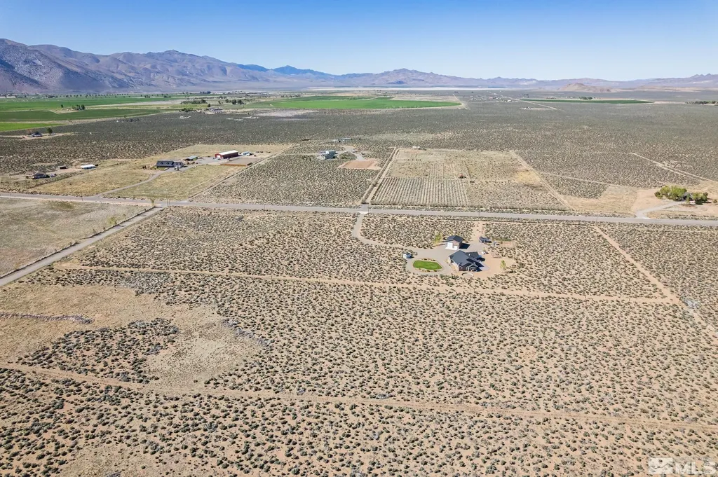 16 Hawk View Wellington NV 89444