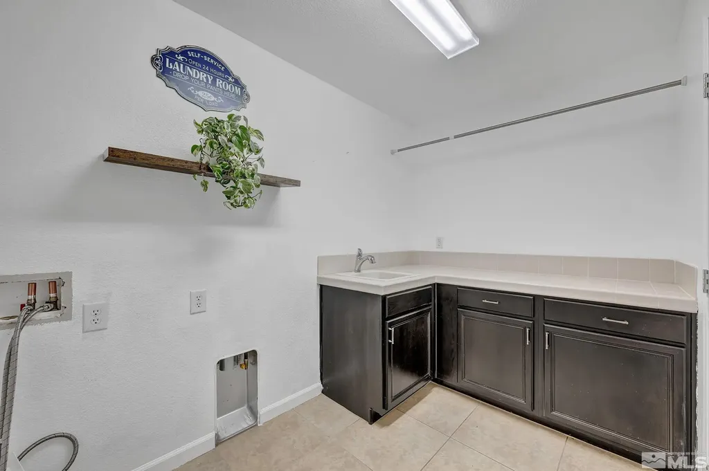 1828 Braemore Reno NV 89521