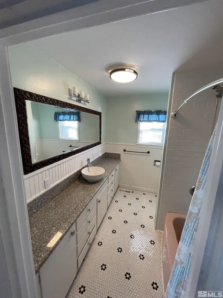 595 Taylor Lovelock NV 89419