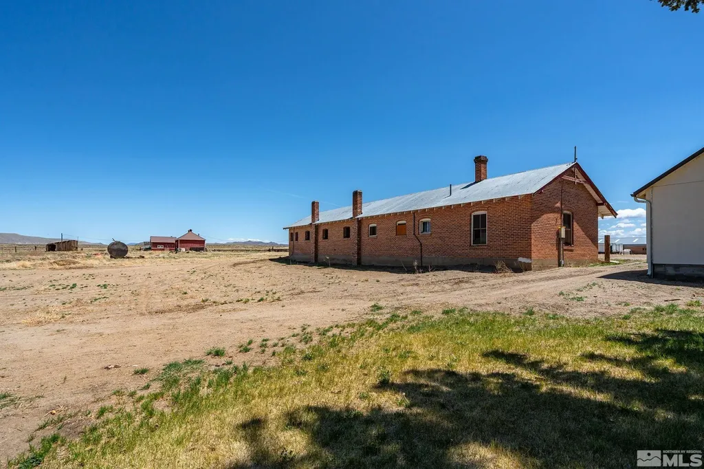 1000 Plymouth Ranch Smith NV 89430
