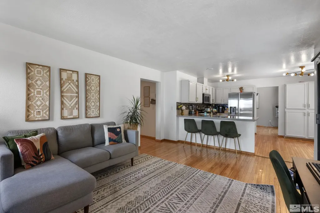 5276 Simons Reno NV 89523
