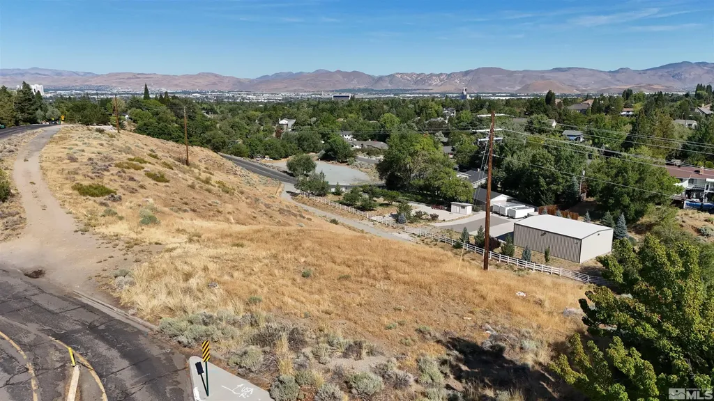 2905 Susileen Reno NV 89509
