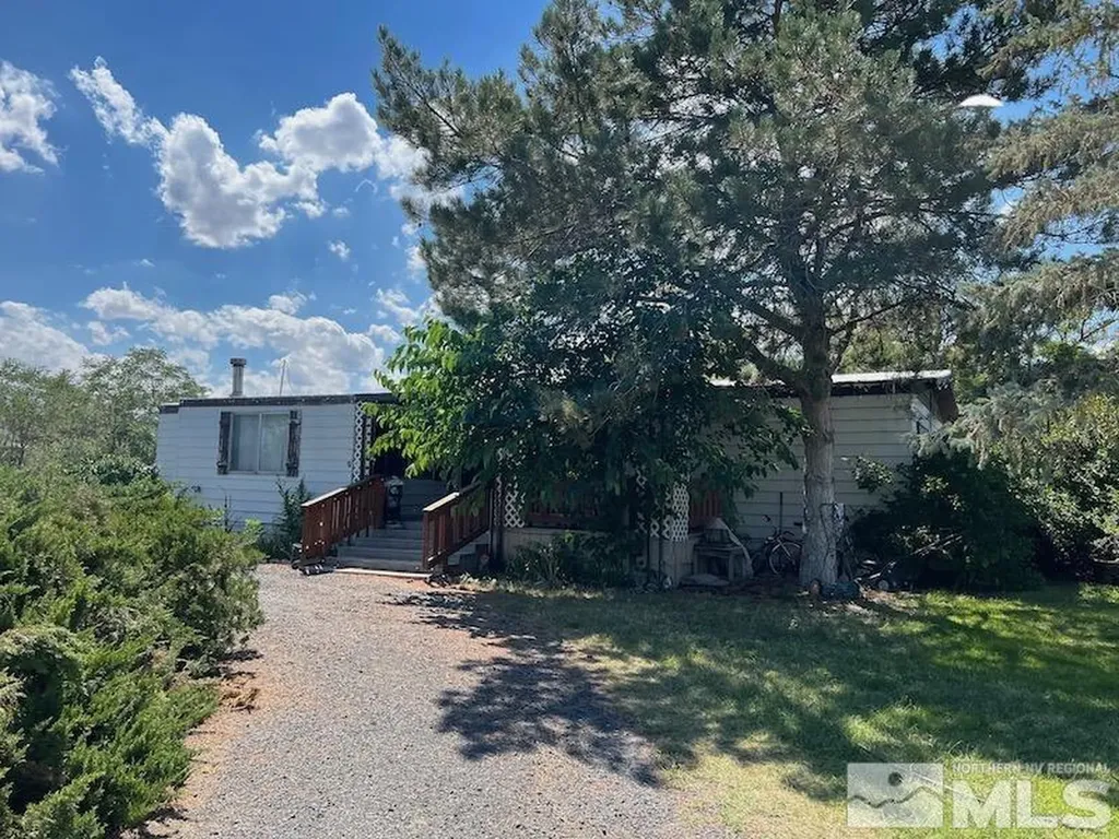3703 Atkins Silver Springs NV 89429