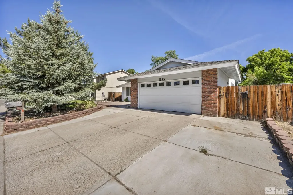 1672 Del Rosa Sparks NV 89434