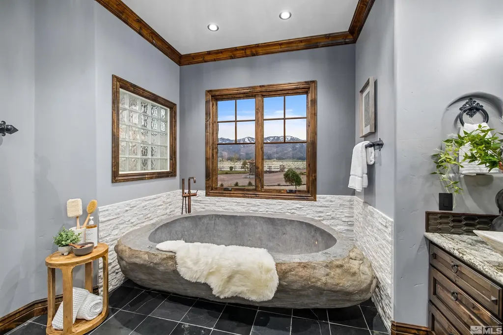 18250 Lake Washoe Valley NV 89704