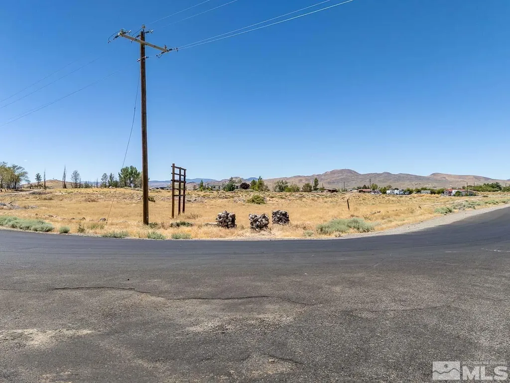 5025 Tamarack Silver Springs NV 89429