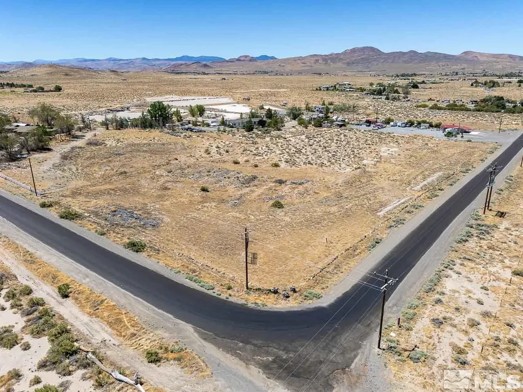 5025 Tamarack Silver Springs NV 89429