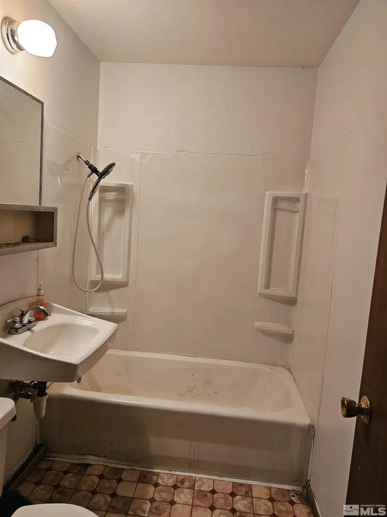 116 English Hawthorne NV 89415