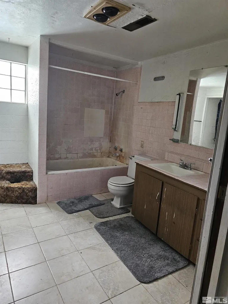 116 English Hawthorne NV 89415