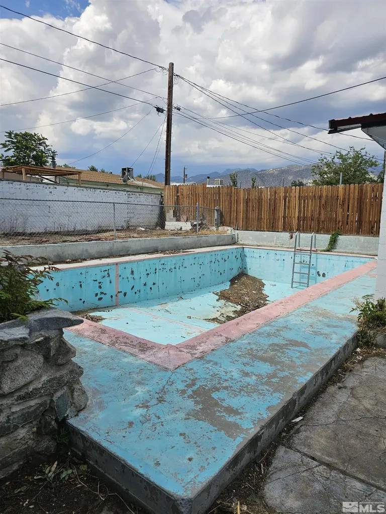 116 English Hawthorne NV 89415