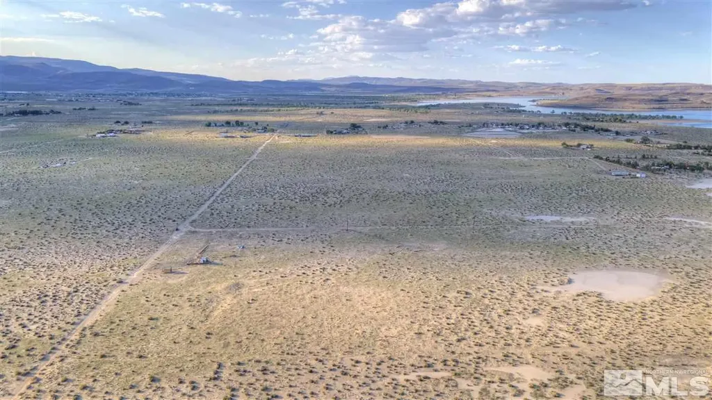 2605 Hope Silver Springs NV 89429