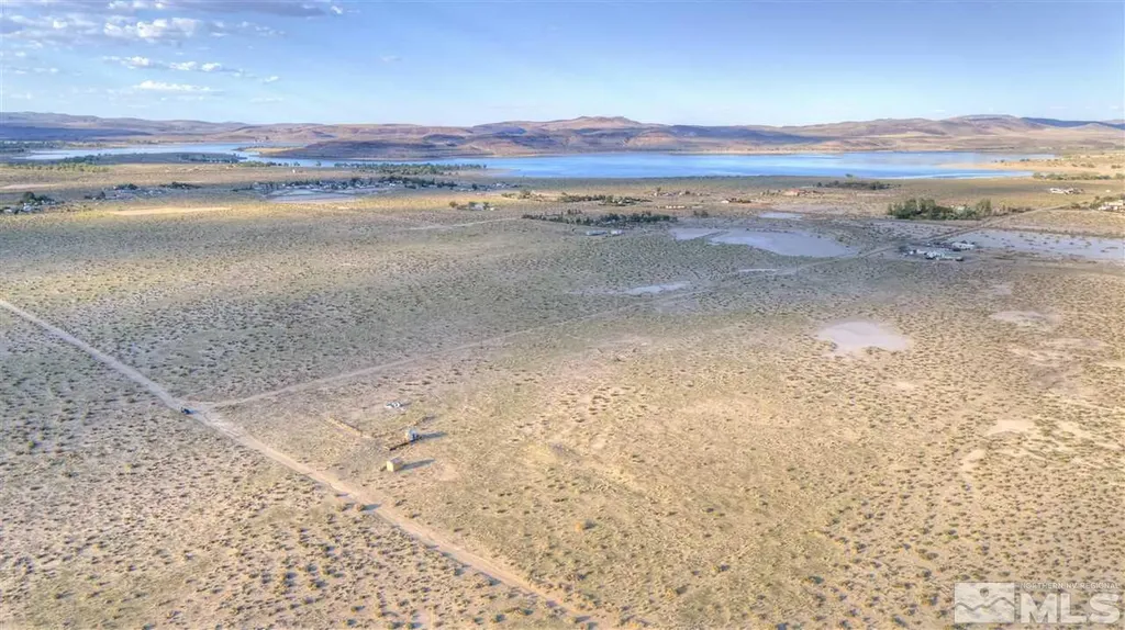 2605 Hope Silver Springs NV 89429
