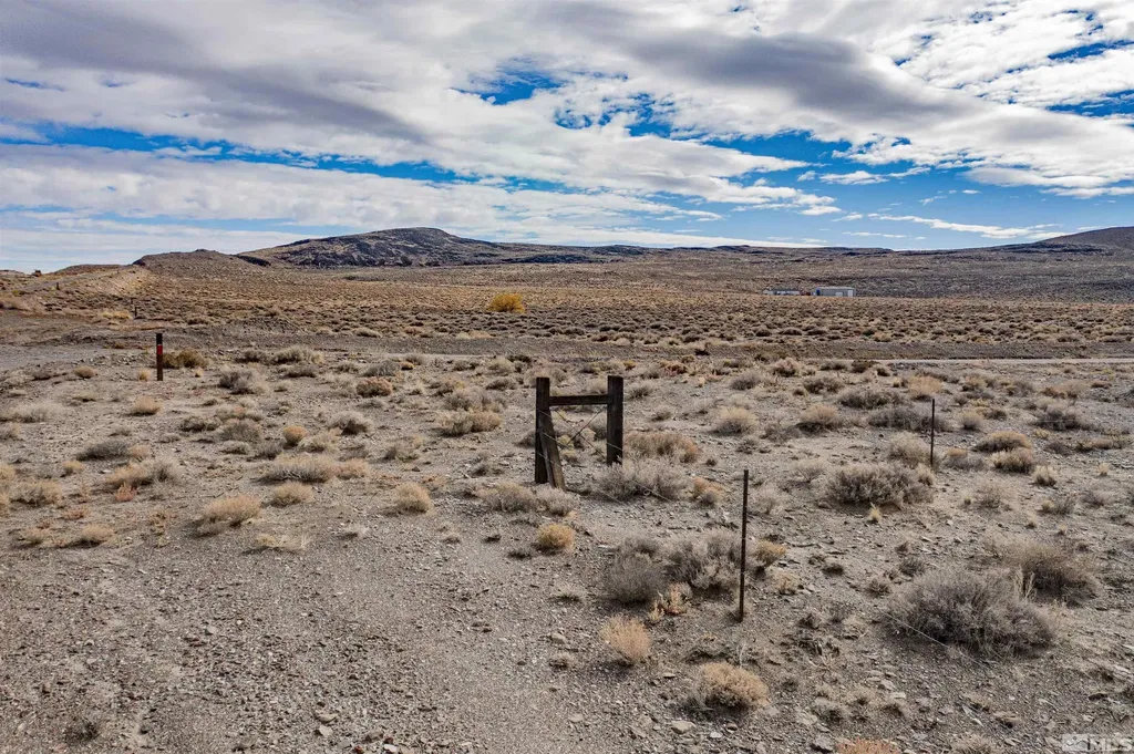 4025 Lincoln Silver Springs NV 89429