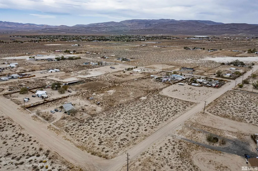 1655 Banner Silver Springs NV 89429