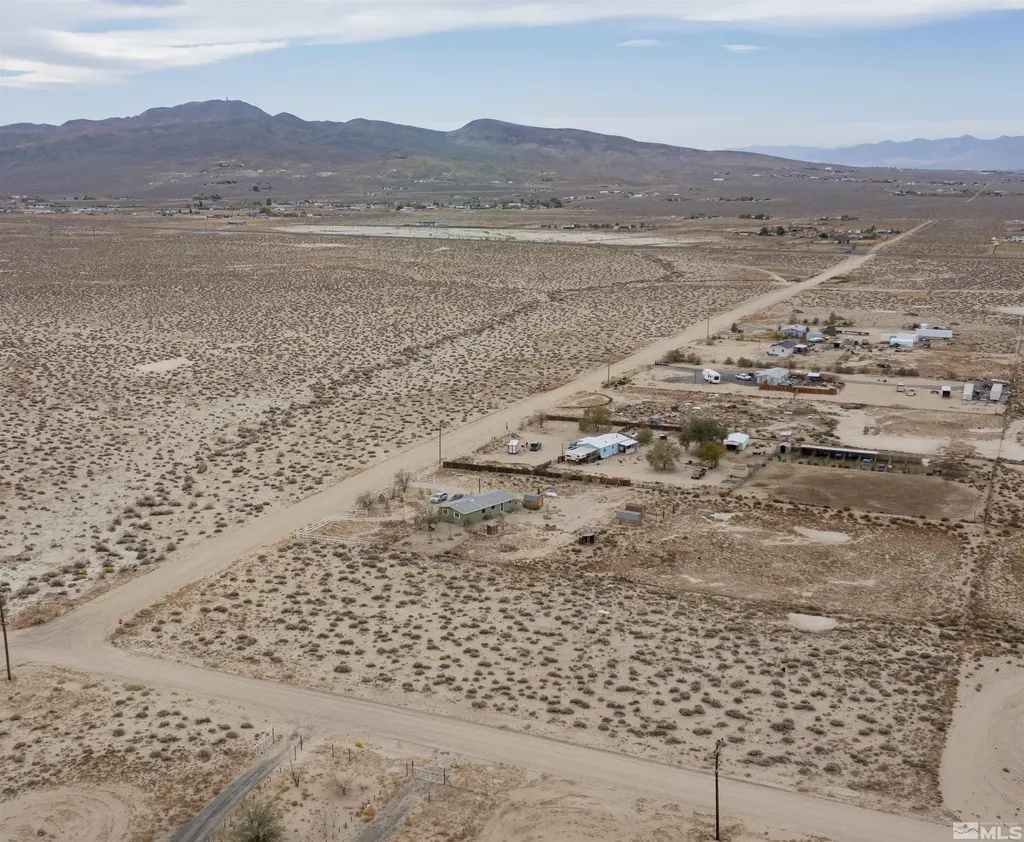 1655 Banner Silver Springs NV 89429