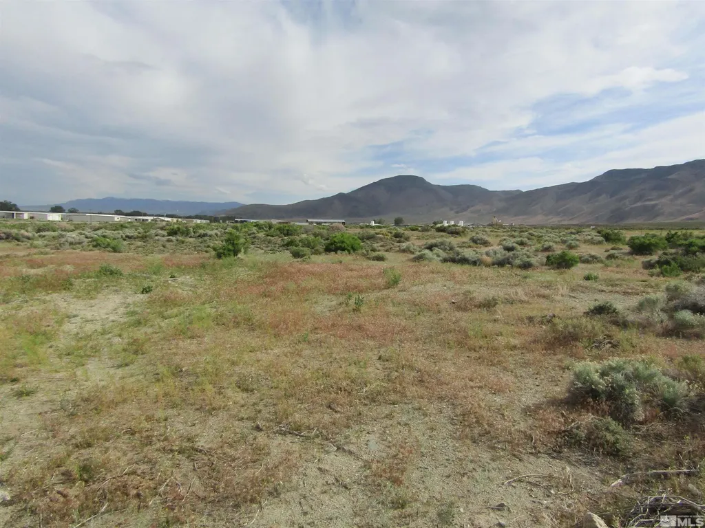 23 Shelter Hills Yerington NV 89447