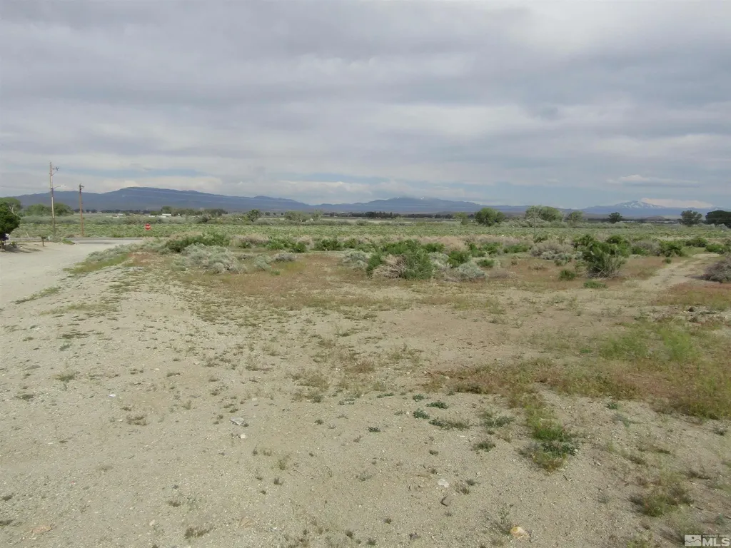23 Shelter Hills Yerington NV 89447