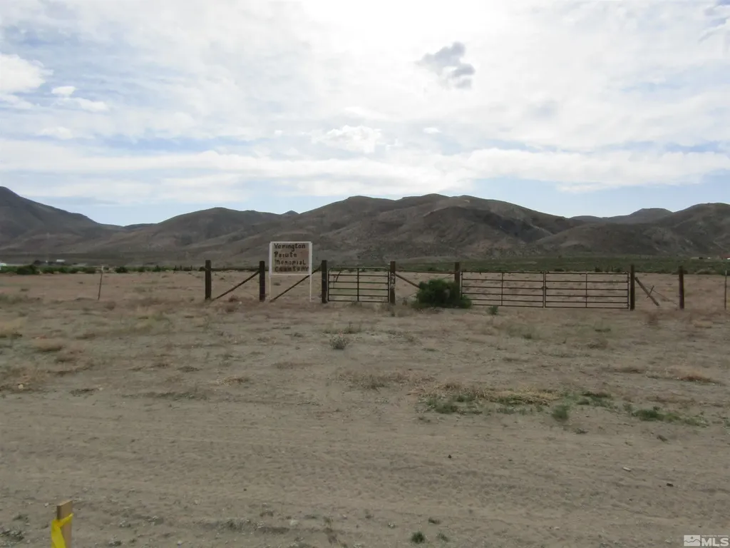 23 Shelter Hills Yerington NV 89447