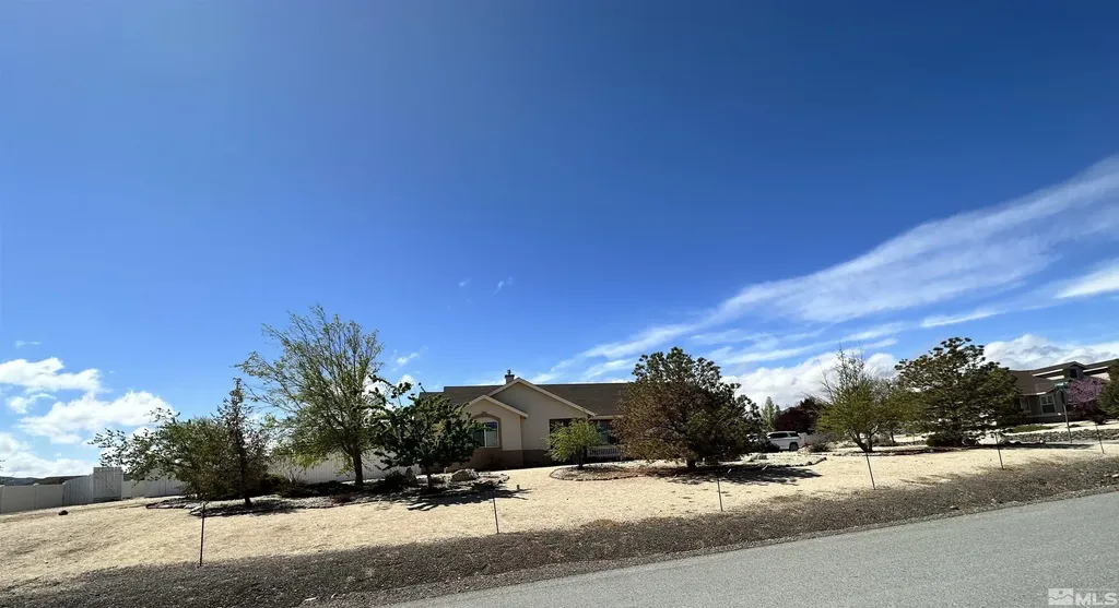 1025 Lasso Fernley NV 89408