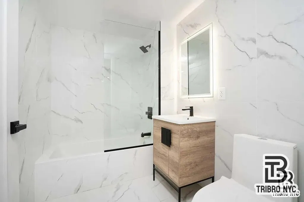 463 Lexington Avenue New York City NY 11221