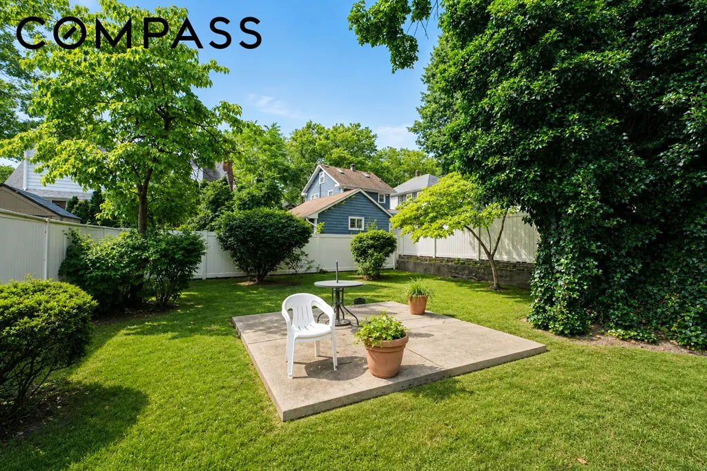 196 Prescott Avenue New York City NY 10306