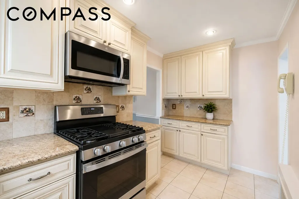 196 Prescott Avenue New York City NY 10306