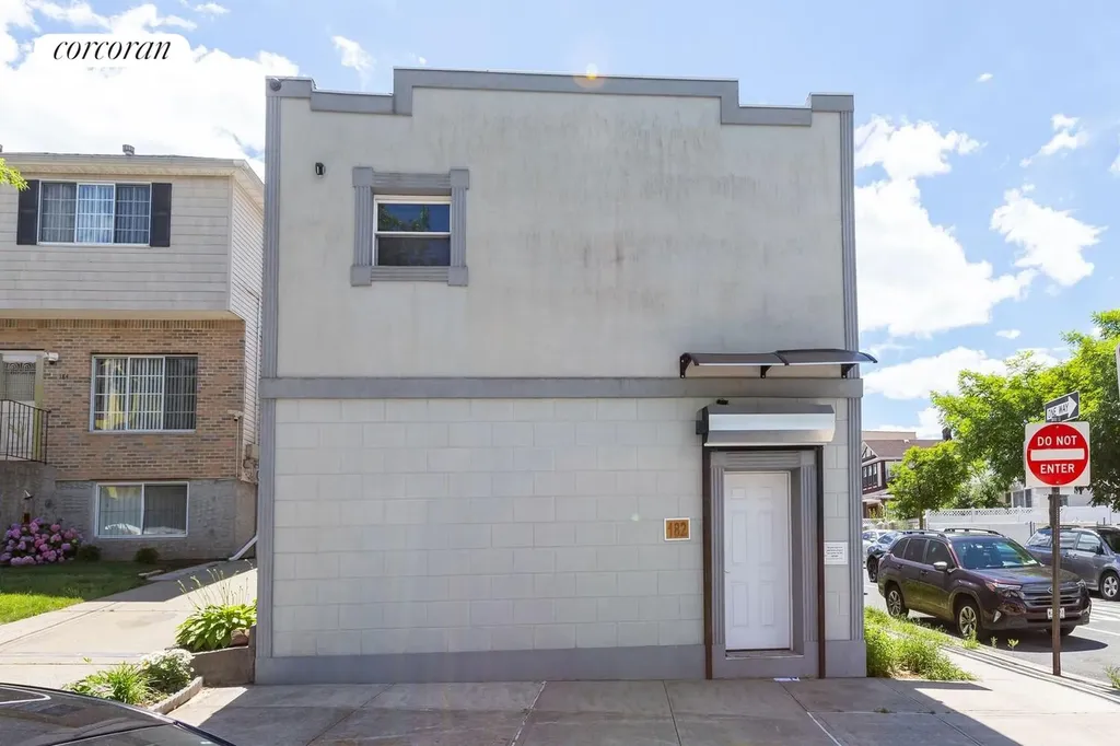 182 Vermont Avenue New York City NY 10305