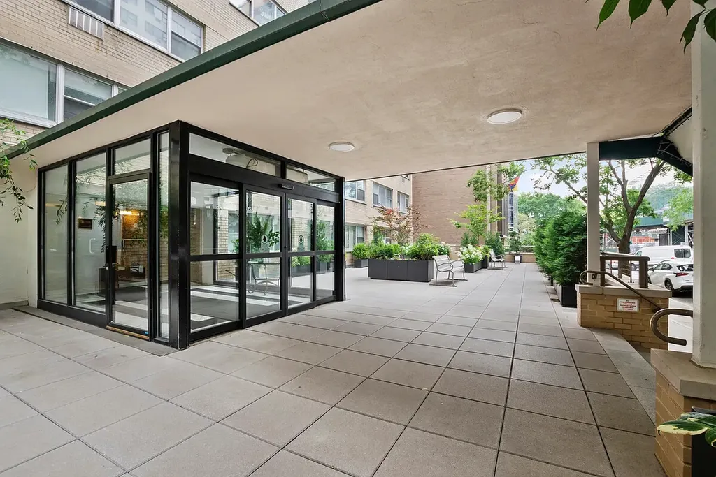 333 E 46th Street New York City NY 10017