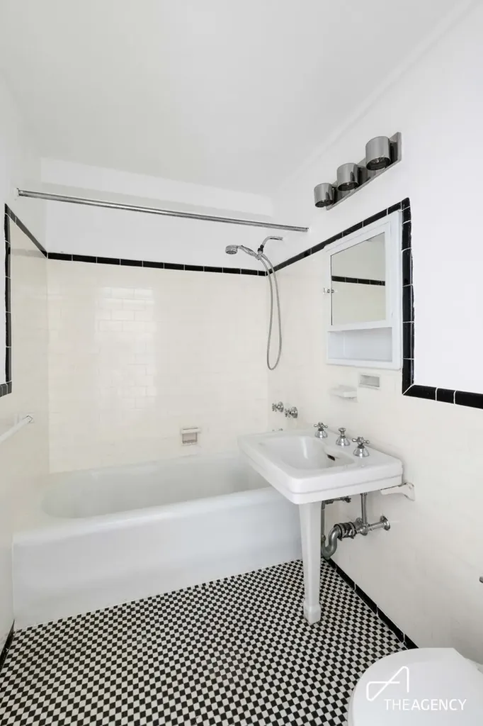 433 W 34th Street New York City NY 10001